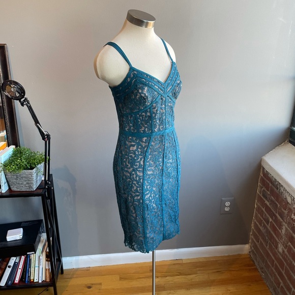 Brand new Harlyn teal / turquoise fitted lace dress, size 6. - Picture 5 of 13